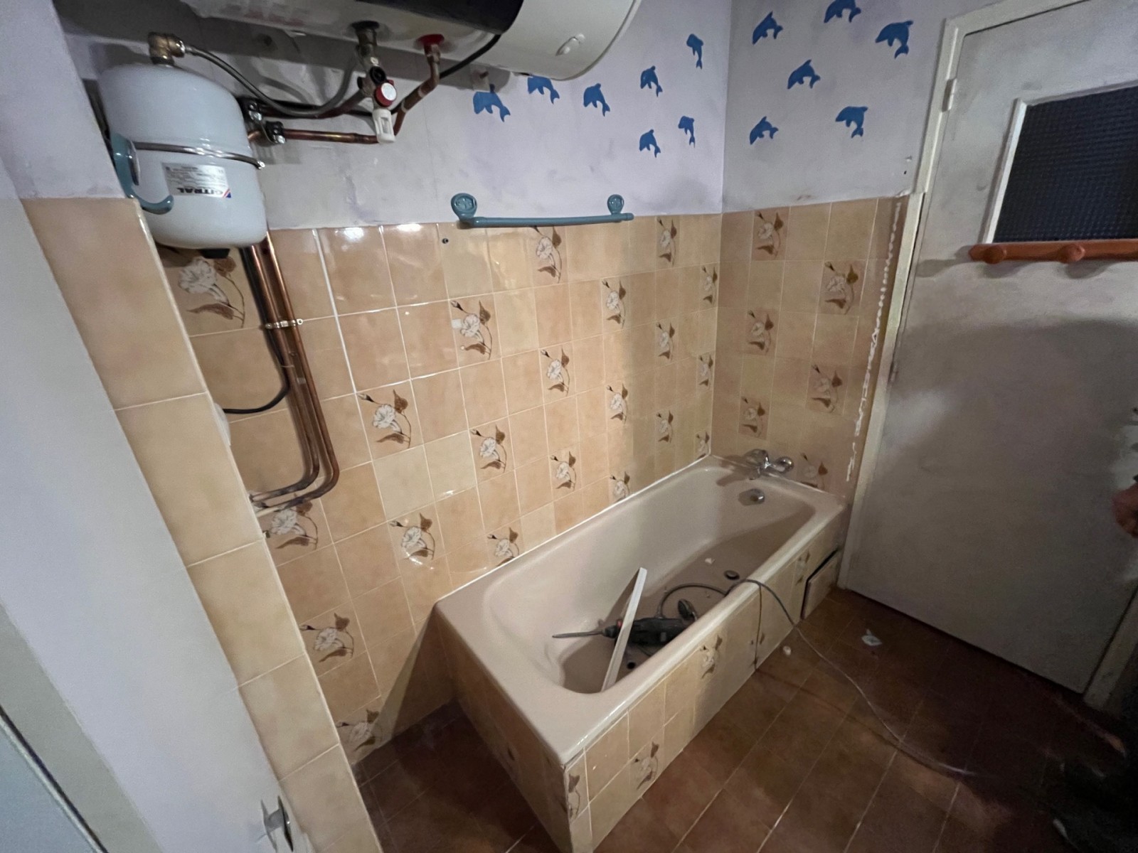 Aménagement salle de bain PMR (avant) sur Six Fours Les Plages et ses environs dans le Var