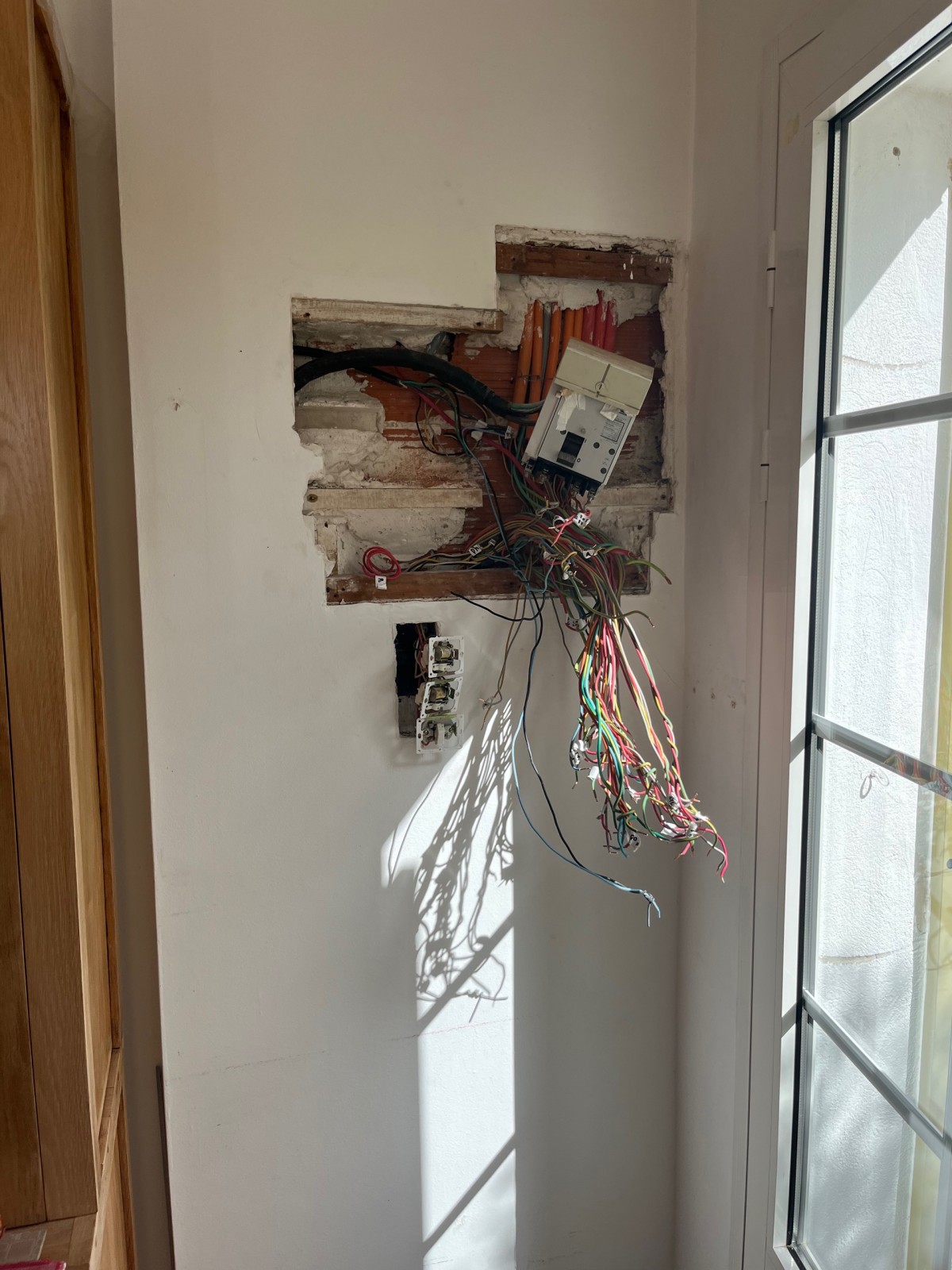 Artisan pour rénovation et mise aux normes d’un tableau électrique À proximité de Sanary sur mer