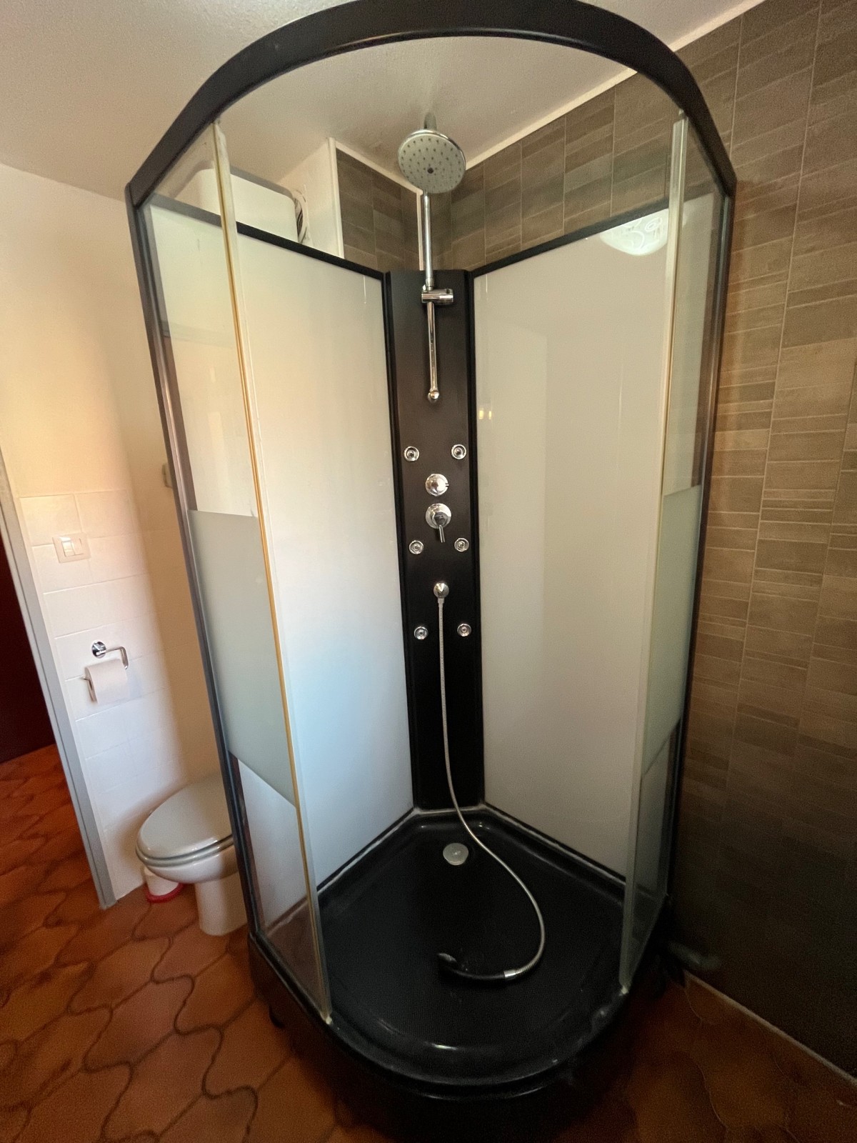 Ancienne cabine de douche à Six-Fours-Les-Plages