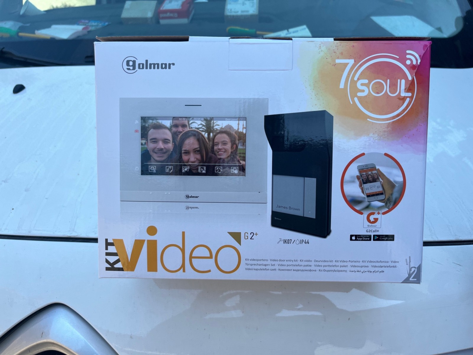 Pose d'un visiophone connecté 