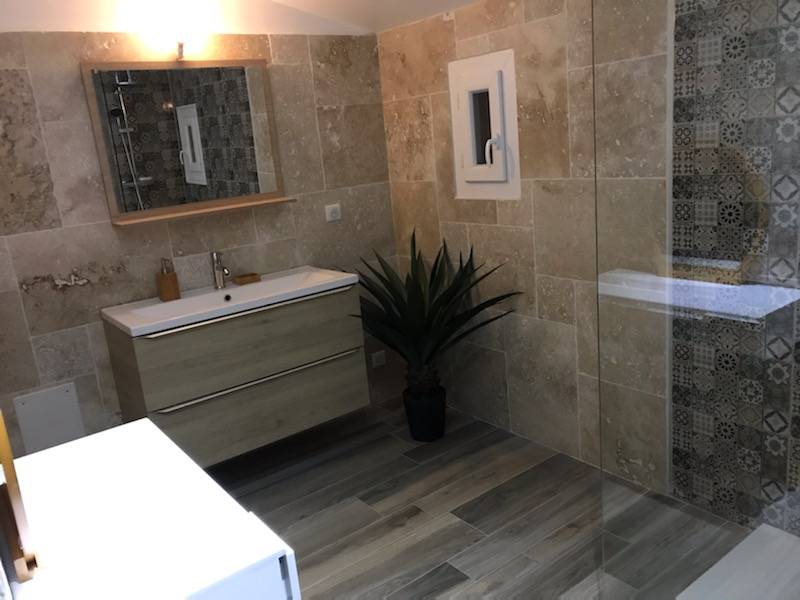 création de salle de bain avec carrelage Bandol