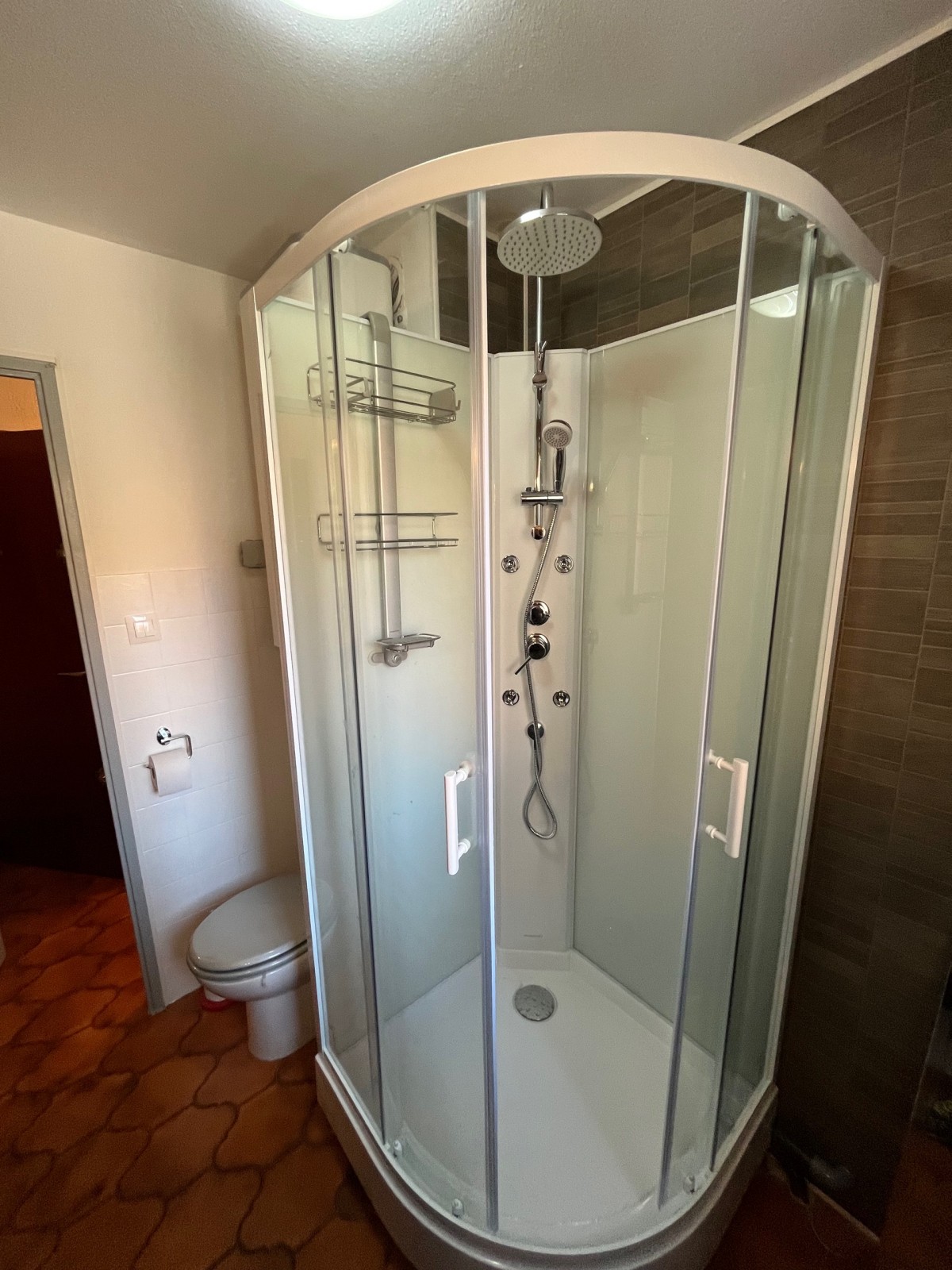 Nouvelle cabine de douche à Six-Fours-Les-Plages