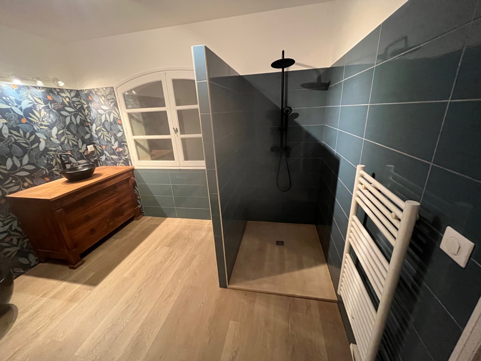 Entreprise spécialisée dans la conception de salle de bain par un artisan expert à Toulon et ses alentours