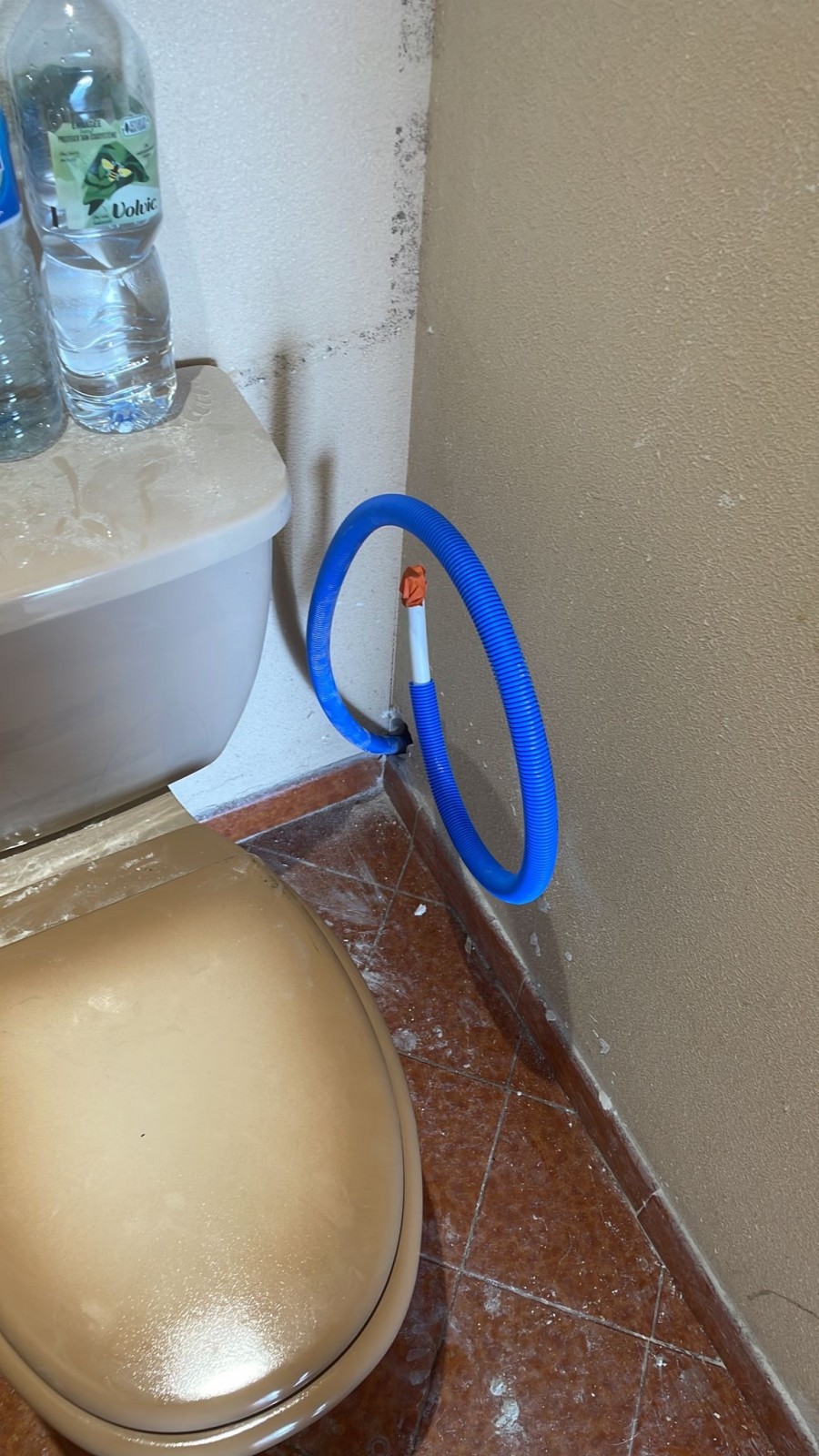 Installation d’un WC suspendu de marque Geberit à Bandol dans le Var