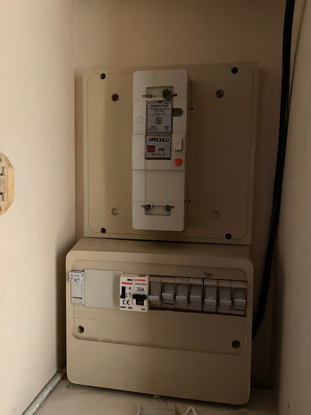 Professionnel certifié pour la mise en conformité d'un tableau électrique Six-Fours-les-Plages 83