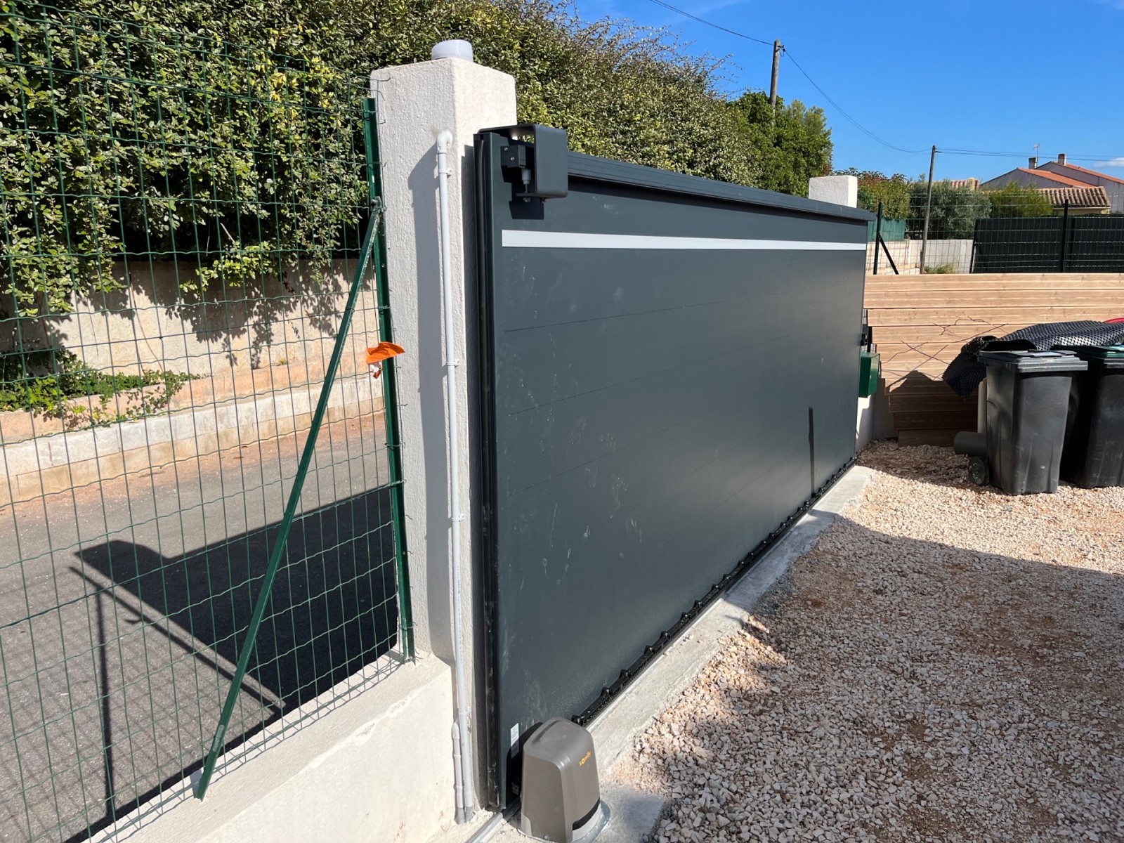 Artisan expert pour la Motorisation d'un portail coulissant + la pose d'un visiophone à La Cadière d’Azur 83