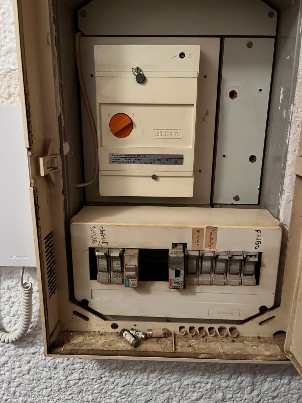 Mise aux normes d'un tableau électrique à Toulon dans le Var