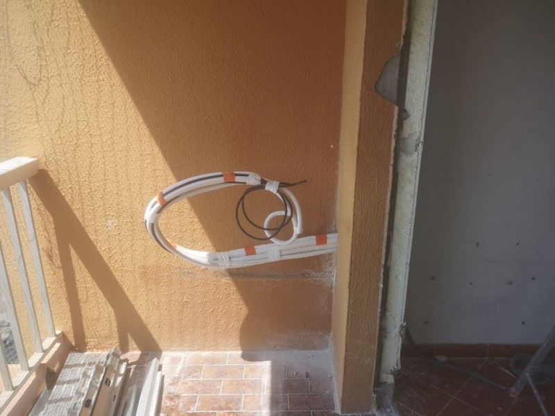 Installation d'une climatisation réversible Mitsubishi dans plusieurs pièces dans un appartement à Toulon