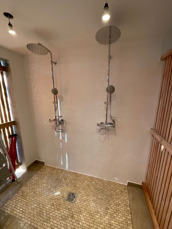 Douche à l'italienne local professionnel 